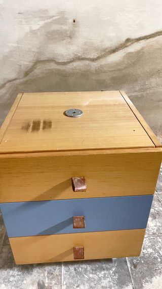 Estantería con ruedas y mesa ordenador