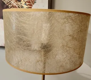 Lámpara de pie dorada/latón con pantalla de Diseño