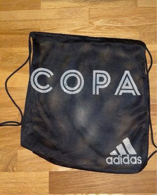 Botas de fútbol negras