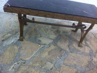 TAVOLO IN MARMO E FERRO FORGIATO