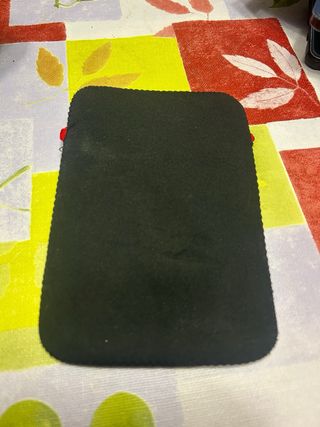 Custodia Kobo Aura One nera con bordo rosso