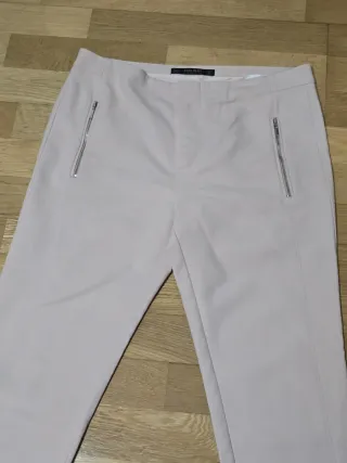 Pantalón Zara mujer. Talla M. 3 euros