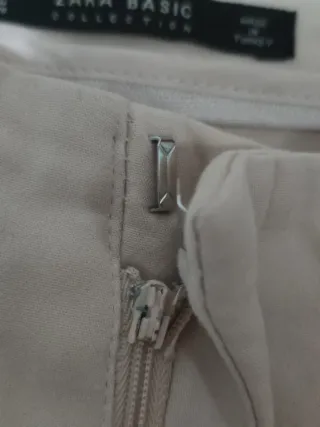 Pantalón Zara mujer. Talla M. 3 euros