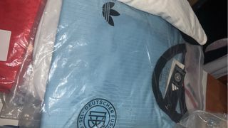 Camiseta Adidas Azul y negra