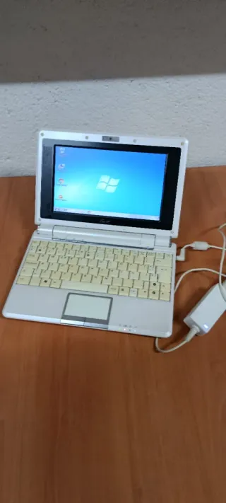 Mini portátil ASUS blanco
