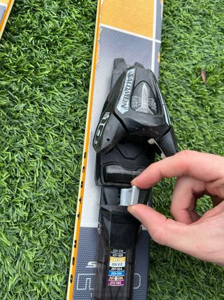 Esquís Salomon con fijaciones