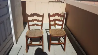 Par de Sillas de Madera Rústicas