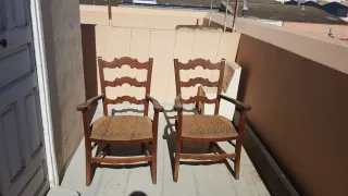Par de Sillas de Madera Rústicas