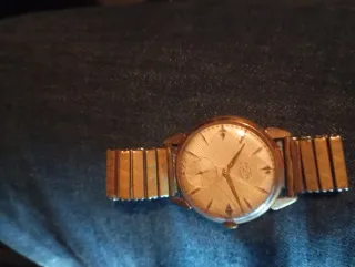 Reloj de pulsera vintage dorado y plateado