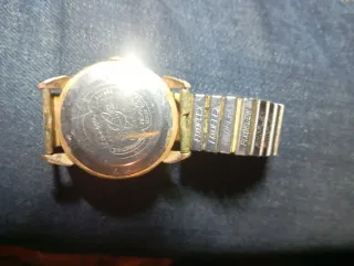 Reloj de pulsera vintage dorado y plateado