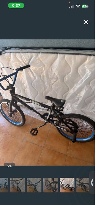 Bicicleta BMX Negra y Azul