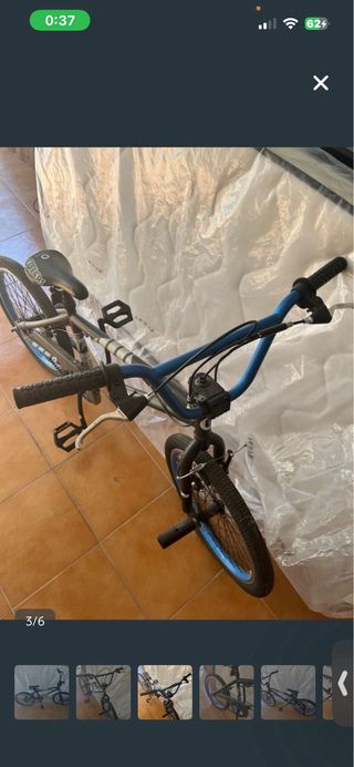 Bicicleta BMX Negra y Azul