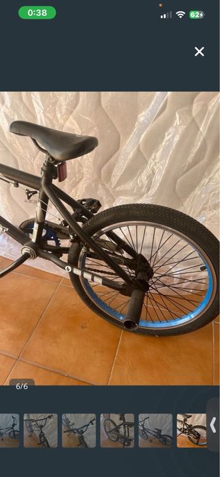 Bicicleta BMX Negra y Azul