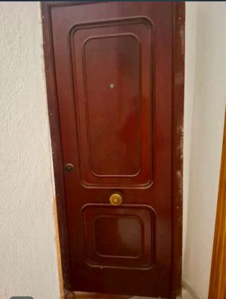 Portón blindado madera