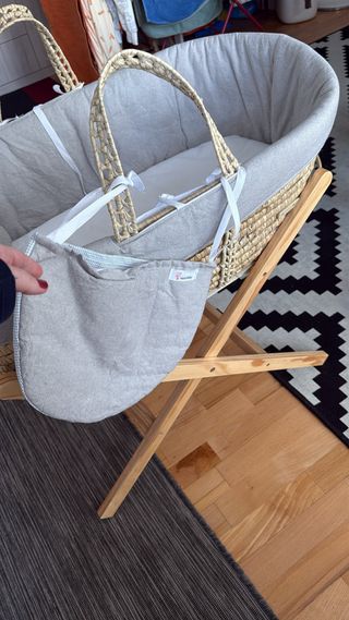 Cuna moisés mimbre y madera