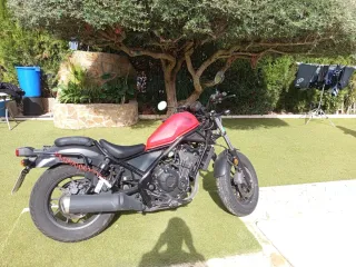 Honda Rebel CMX500A Custom Roja