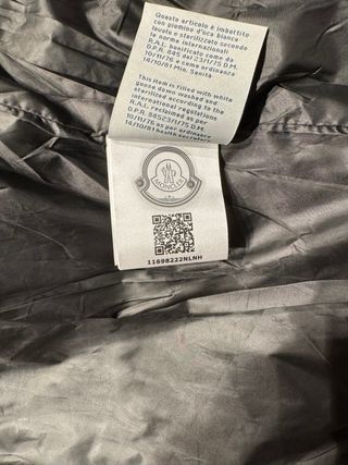 Chaqueta Moncler Negra con Capucha