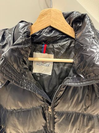 Chaqueta Moncler Negra con Capucha