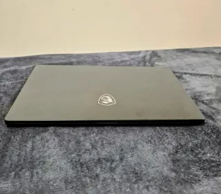 Portátil MSI Modern i5-10210, 16GB, M.2 500GB, 15.6"