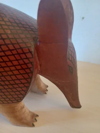 Scultura armadillo in legno
