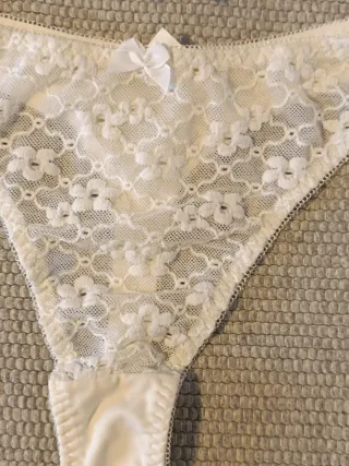 2 Cuecas brancas com renda e bordado