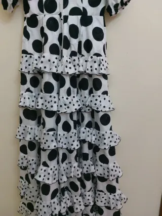 Bata flamenca con piquillo lunares