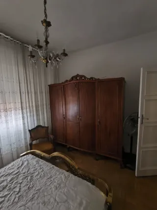 Armario antiguo de madera