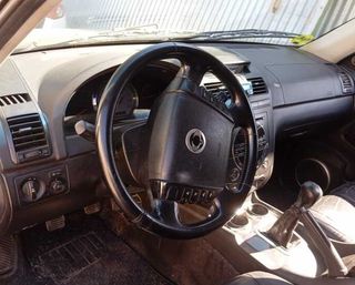 Aletín delantero izquierdo ssangyong rexton 460041