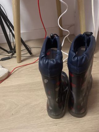 Botas de agua azules con corazones