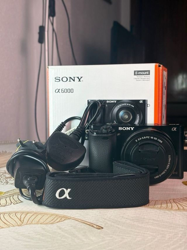NUEVA Sony a6000 Cámara Digital con Lente 16-50mm