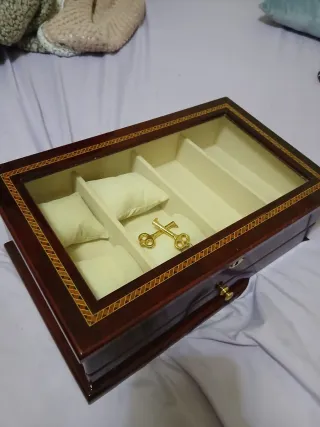 Cajón de madera para relojes, perfumes y llaveros