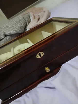 Cajón de madera para relojes, perfumes y llaveros