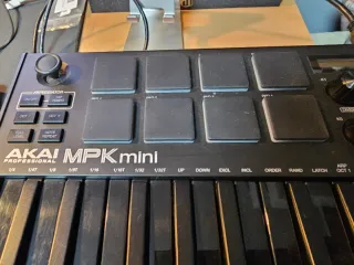 Teclado MPK Mini Akai Special Edition Black