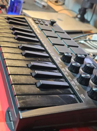 Teclado MPK Mini Akai Special Edition Black