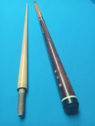 Taco de billar de madera