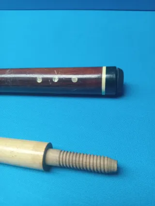 Taco de billar de madera