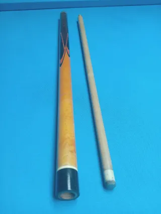 Taco de billar de madera