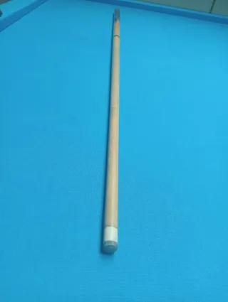 Taco de billar de madera