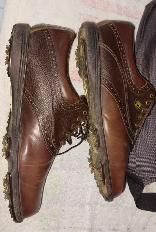 Scarpe 42 golf Callaway e custodia Wilson Staff