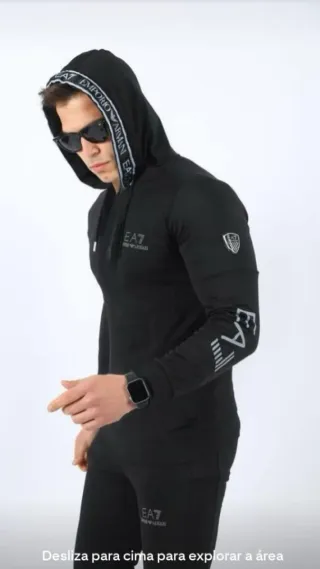 Conjunto deportivo EA7 rojo y negro