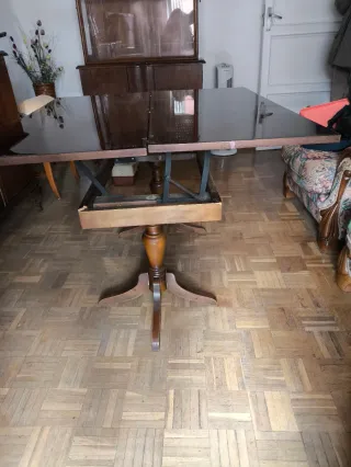 Mesa de salón abatible de madera