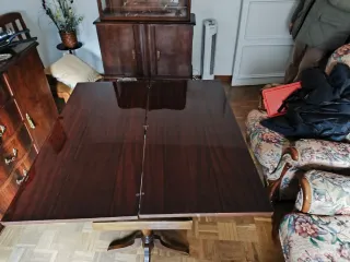 Mesa de salón abatible de madera