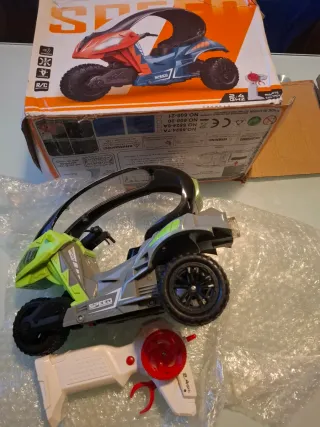 Triciclo acrobático RC para niños