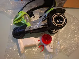 Triciclo acrobático RC para niños