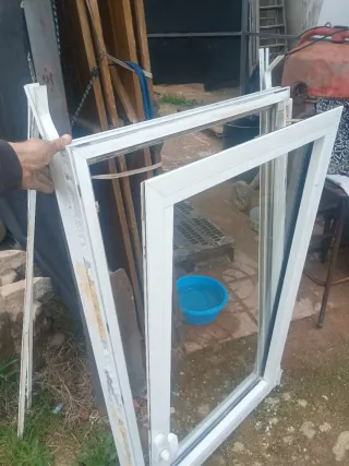 Ventana de aluminio oscilovatiente