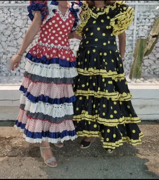 Trajes de flamenca rojos y blancos y amallo y negr