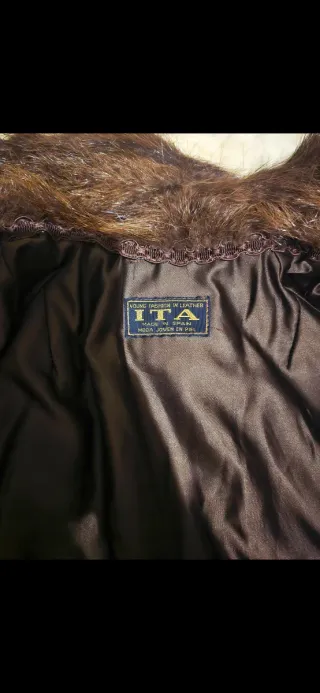 Abrigo de pieles marrón