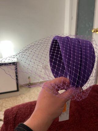 Tocado diadema con rejilla morada