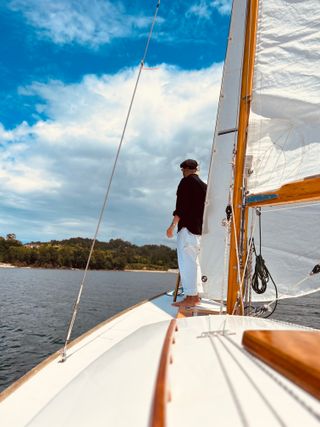 Barco de vela clásico madera Nordic Folkboat 1951