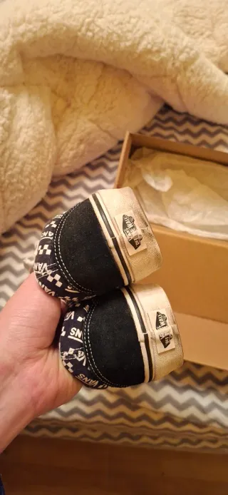 Zapatillas Vans Old Skool Negras y Blancas